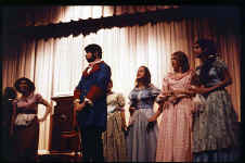 Tri70-06_t.jpg (163993 bytes)