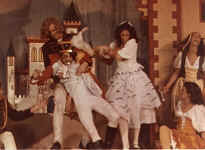 grdu33.jpg (31279 bytes)